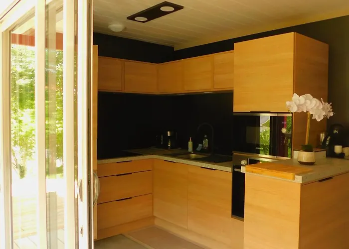 Paille En Queue, Au Pays Basque Avec Piscine Et Vue Sur