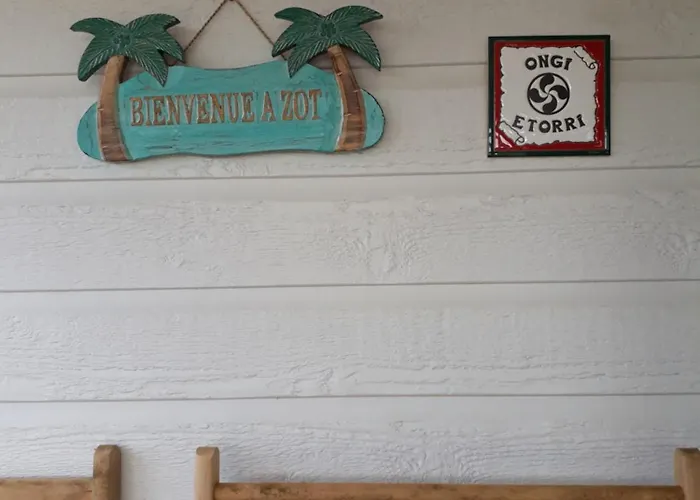 Paille En Queue, Au Pays Basque Avec Piscine Et Vue Sur *