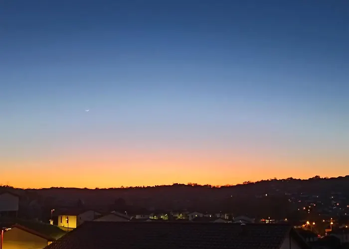 Paille En Queue, Au Pays Basque Avec Piscine Et Vue Sur